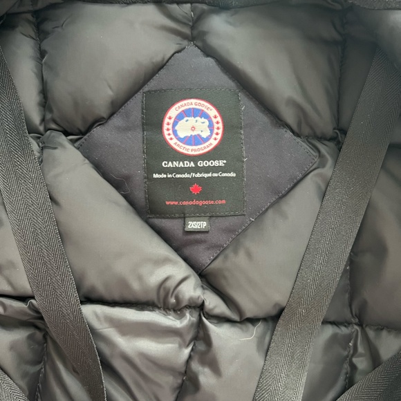 Canada Goose Victoria Parka- 3037L- XXS- ADMIRAL BLUE (Close to black) - Picture 9 of 14